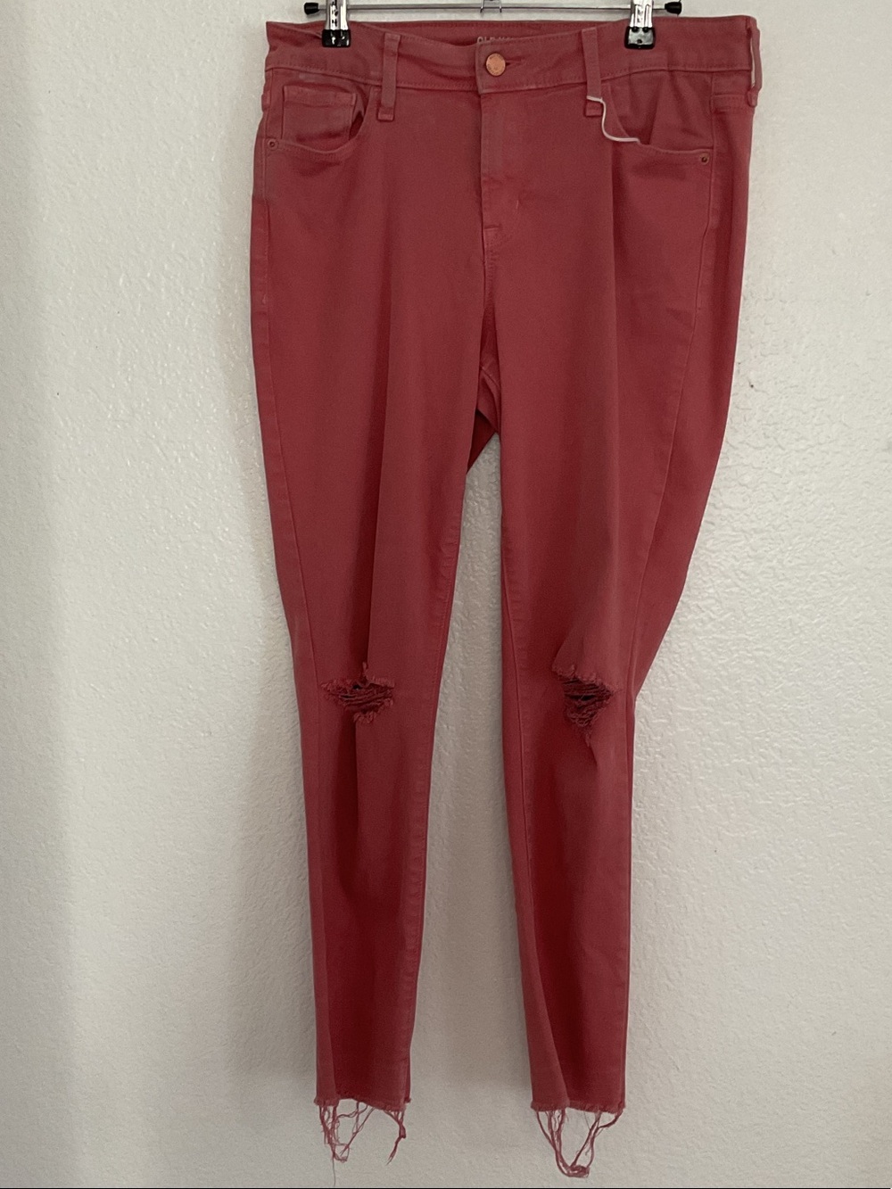 Old Navy Skinny Jeans in Dusty Rose with Knee Rips